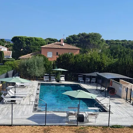 46 M2 - 400m Et Piscine - Holiday home *
